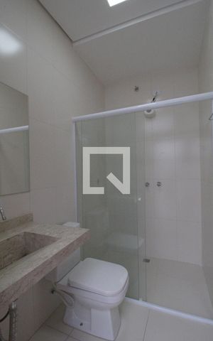 Casa de condomínio para alugar com 450m², 4 quartos e 5 vagasBanheiro