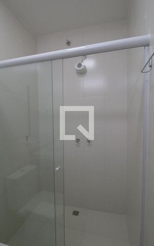 Casa de condomínio para alugar com 450m², 4 quartos e 5 vagasBanheiro