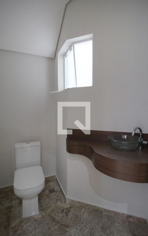 Casa de condomínio para alugar com 450m², 4 quartos e 5 vagasLavabo