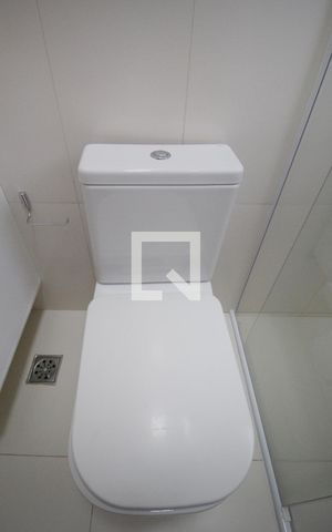 Casa de condomínio para alugar com 450m², 4 quartos e 5 vagasBanheiro da Suíte 1
