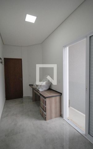 Casa de condomínio para alugar com 450m², 4 quartos e 5 vagasEscritório