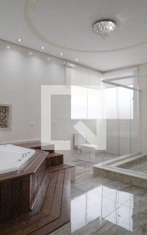 Casa de condomínio para alugar com 450m², 4 quartos e 5 vagasBanheiro da Suíte master