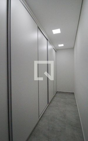 Casa de condomínio para alugar com 450m², 4 quartos e 5 vagasSuíte master
