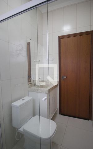 Casa de condomínio para alugar com 450m², 4 quartos e 5 vagasBanheiro da Suíte 2