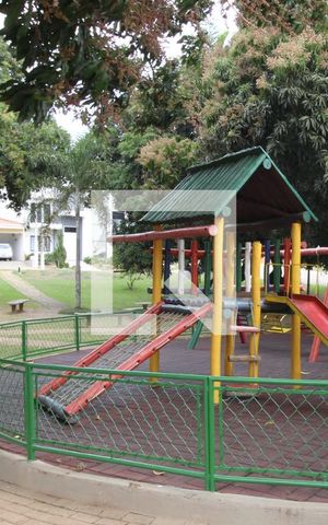Casa de condomínio para alugar com 450m², 4 quartos e 5 vagasÁrea Comum - Playground
