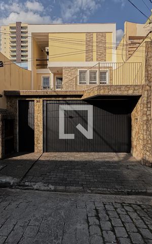 Casa à venda com 240m², 4 quartos e 3 vagas Casa à venda com 240m², 4 quartos e 3 vagasFachada da Casa
