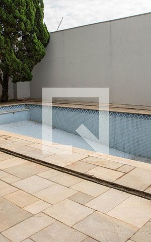 Casa à venda com 693m², 8 quartos e 8 vagas Casa à venda com 693m², 8 quartos e 8 vagasPiscina