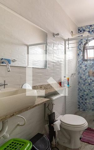Casa à venda com 130m², 3 quartos e 3 vagas Casa à venda com 130m², 3 quartos e 3 vagasBanheiro