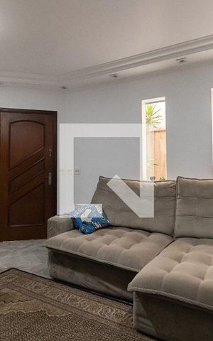 Casa à venda com 130m², 3 quartos e 3 vagas Casa à venda com 130m², 3 quartos e 3 vagasSala