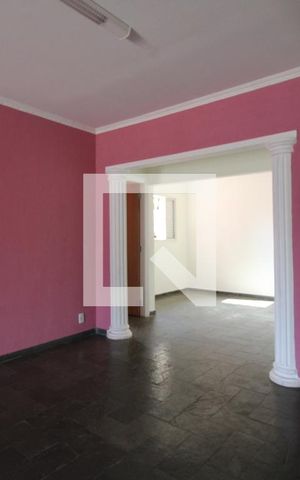 Casa à venda com 250m², 3 quartos e 4 vagasSala