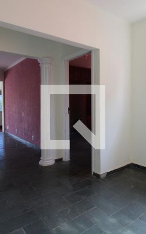Casa à venda com 250m², 3 quartos e 4 vagasSala