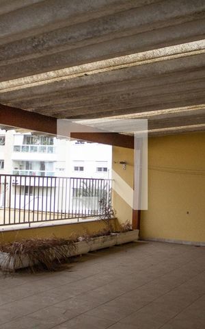 Casa para alugar com 500m², 4 quartos e 3 vagas Casa para alugar com 500m², 4 quartos e 3 vagasVaranda