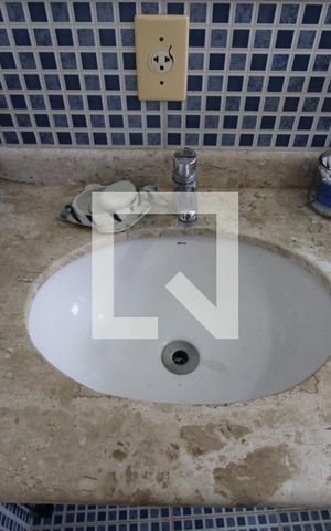 Casa à venda com 112m², 3 quartos e 5 vagasBanheiro do Quarto 1 (suíte)