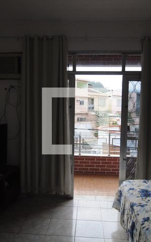 Casa de condomínio à venda com 150m², 4 quartos e 3 vagasSuíte