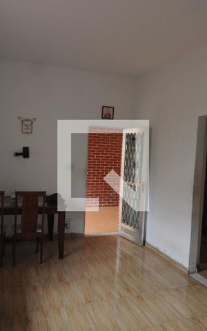 Casa de condomínio à venda com 150m², 4 quartos e 3 vagasSala