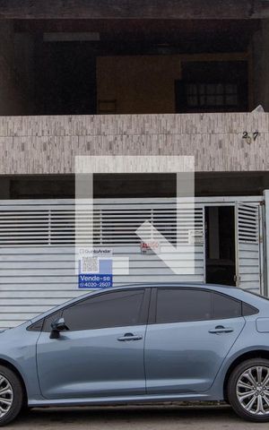Casa à venda com 300m², 4 quartos e 2 vagasFachada