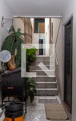 Casa à venda com 300m², 4 quartos e 2 vagasEscada
