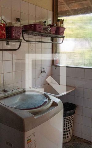 Casa de condomínio à venda com 300m², 4 quartos e 2 vagas Casa de condomínio à venda com 300m², 4 quartos e 2 vagasÁrea de Serviço