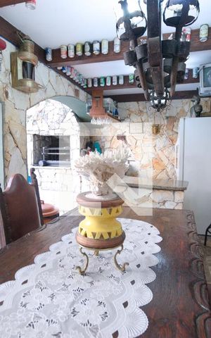 Casa à venda com 300m², 3 quartos e 5 vagas Casa à venda com 300m², 3 quartos e 5 vagasPiscina/Churrasqueira
