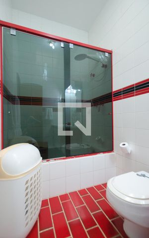 Casa à venda com 300m², 3 quartos e 5 vagas Casa à venda com 300m², 3 quartos e 5 vagasBanheiro