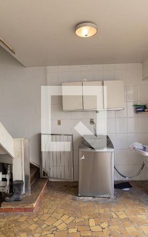 Casa à venda com 161m², 3 quartos e 3 vagas Casa à venda com 161m², 3 quartos e 3 vagasLavanderia