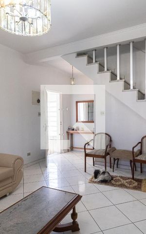 Casa à venda com 161m², 3 quartos e 3 vagas Casa à venda com 161m², 3 quartos e 3 vagasSala