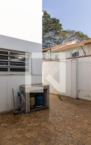 Casa à venda com 161m², 3 quartos e 3 vagas Casa à venda com 161m², 3 quartos e 3 vagasQuintal