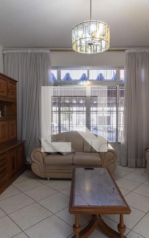 Casa à venda com 161m², 3 quartos e 3 vagas Casa à venda com 161m², 3 quartos e 3 vagasSala