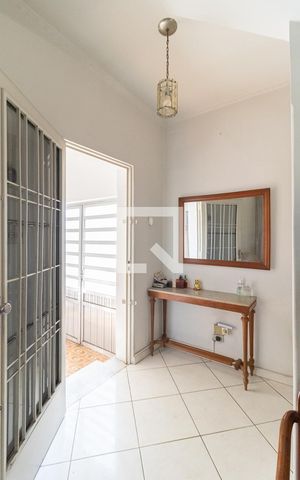 Casa à venda com 161m², 3 quartos e 3 vagas Casa à venda com 161m², 3 quartos e 3 vagasEntrada