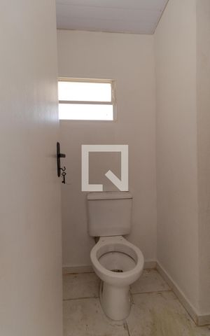Casa à venda com 71m², 2 quartos e 5 vagas Casa à venda com 71m², 2 quartos e 5 vagasBanheiro da Suíte