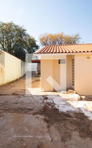 Casa à venda com 71m², 2 quartos e 5 vagas Casa à venda com 71m², 2 quartos e 5 vagasQuintal