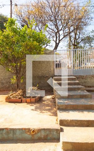 Casa à venda com 71m², 2 quartos e 5 vagas Casa à venda com 71m², 2 quartos e 5 vagasQuintal