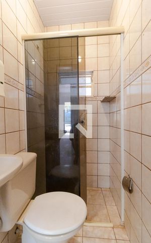 Casa à venda com 71m², 2 quartos e 5 vagas Casa à venda com 71m², 2 quartos e 5 vagasBanheiro