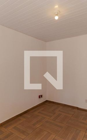 Casa à venda com 71m², 2 quartos e 5 vagas Casa à venda com 71m², 2 quartos e 5 vagasSala