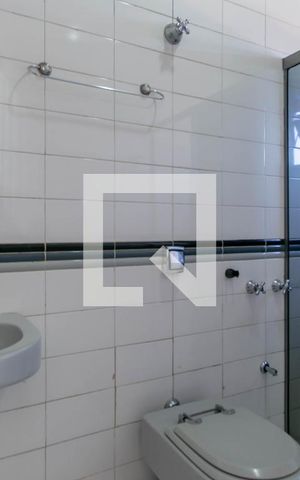 Casa à venda com 580m², 7 quartos e 6 vagas Casa à venda com 580m², 7 quartos e 6 vagasBanheiro da Suíte 1