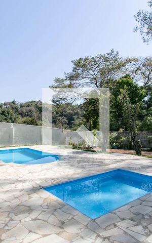 Casa à venda com 580m², 7 quartos e 6 vagas Casa à venda com 580m², 7 quartos e 6 vagasPiscina