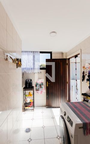 Casa à venda com 320m², 3 quartos e 5 vagas Casa à venda com 320m², 3 quartos e 5 vagasÁrea de Serviço