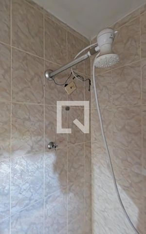 Casa para alugar com 200m², 4 quartos e 4 vagas Casa para alugar com 200m², 4 quartos e 4 vagasBanheiro de Serviço