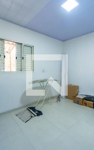Casa à venda com 561m², 5 quartos e 4 vagas Casa à venda com 561m², 5 quartos e 4 vagasQuarto 1
