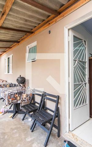 Casa à venda com 561m², 5 quartos e 4 vagas Casa à venda com 561m², 5 quartos e 4 vagasVaranda