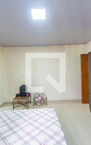 Casa à venda com 561m², 5 quartos e 4 vagas Casa à venda com 561m², 5 quartos e 4 vagasQuarto 2