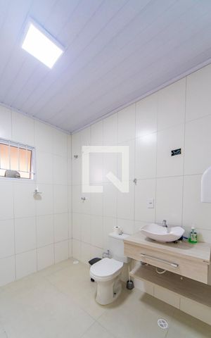 Casa à venda com 561m², 5 quartos e 4 vagas Casa à venda com 561m², 5 quartos e 4 vagasBanheiro
