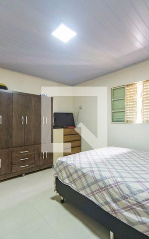 Casa à venda com 561m², 5 quartos e 4 vagas Casa à venda com 561m², 5 quartos e 4 vagasQuarto 2