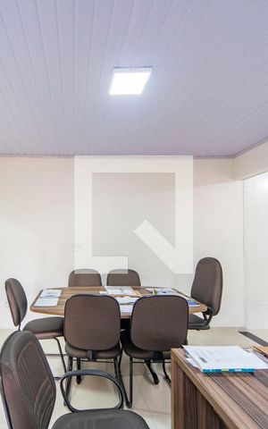 Casa à venda com 561m², 5 quartos e 4 vagas Casa à venda com 561m², 5 quartos e 4 vagasSala