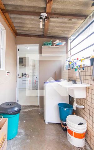 Casa à venda com 561m², 5 quartos e 4 vagas Casa à venda com 561m², 5 quartos e 4 vagasÁrea de Serviço