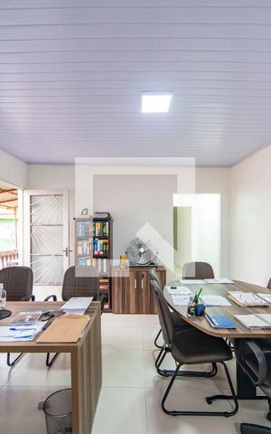 Casa à venda com 561m², 5 quartos e 4 vagas Casa à venda com 561m², 5 quartos e 4 vagasSala