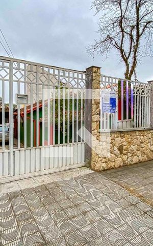 Casa à venda com 561m², 5 quartos e 4 vagas Casa à venda com 561m², 5 quartos e 4 vagasFachada