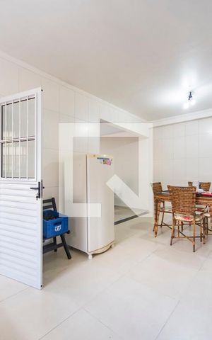 Casa à venda com 561m², 5 quartos e 4 vagas Casa à venda com 561m², 5 quartos e 4 vagasCozinha