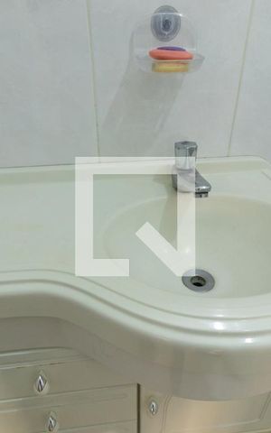 Casa à venda com 100m², 2 quartos e 2 vagasBanheiro da Suíte