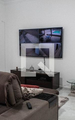 Casa para alugar com 300m², 4 quartos e 4 vagas Casa para alugar com 300m², 4 quartos e 4 vagasSala